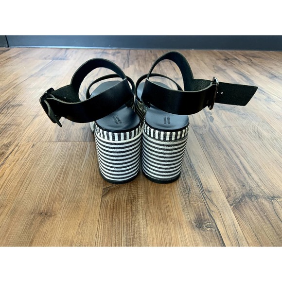 Platform sandal with black and white stripes - Picture 4 of 5